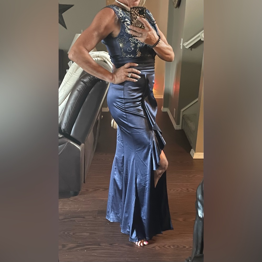 Size medium long blue dress.